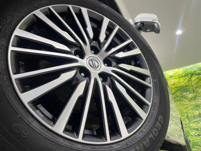 �y����18�C���`�A���~�z�C�[���z�O�ςɃ}�b�`���������A���~�z�C�[���𑕒����Ă���܂��B�e��ЊO�A���~�z�C�[����A�X�^�b�h���X�^�C�����戵�����Ă���܂��B���񂲑��k����������