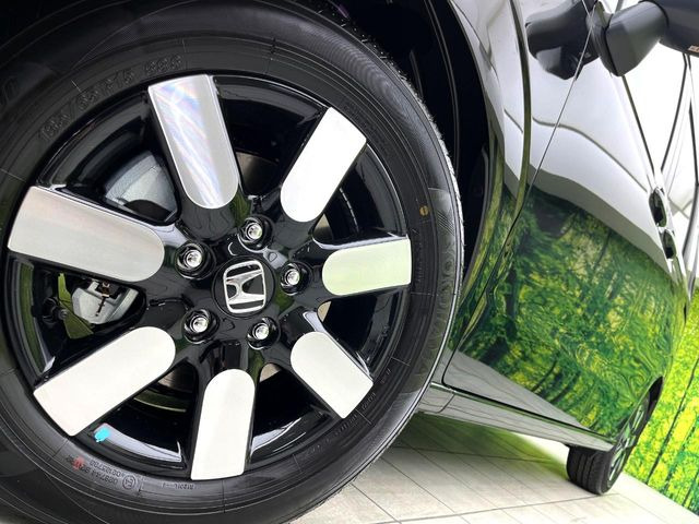�y����15�C���`�A���~�z�C�[���z�O�ςɃ}�b�`���������A���~�z�C�[���𑕒����Ă���܂��B�e��ЊO�A���~�z�C�[����A�X�^�b�h���X�^�C�����戵�����Ă���܂��B���񂲑��k����������