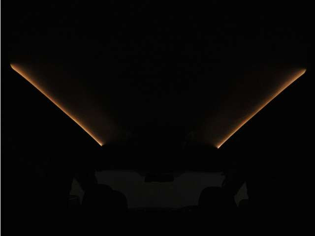 夜間に室内を照らしてくれるルームライトです