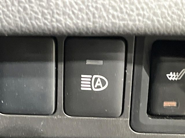 【オートマチックハイビーム】夜間の安全走行に役立つ便利な機能!先行車や対向車を検知し、ハイビームとロービームを切り替えてくれます♪