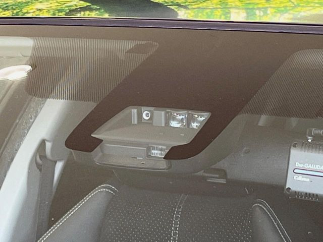 【トヨタセーフティセンス】走行中に前方の車両等を認識し、衝突しそうな時は警報とブレーキで衝突回避と被害軽減をアシスト。より安全にドライブをお楽しみいただけます。