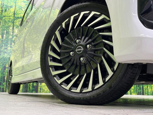 【純正15インチアルミホイール】外観にマッチした純正アルミホイールを装着しております。各種社外アルミホイールや、スタッドレスタイヤも取扱いしております。是非ご相談ください♪