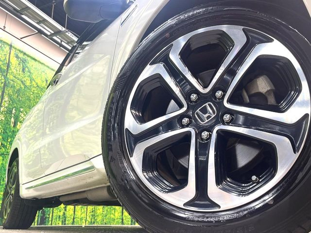 �y�����A���~�z�C�[���z�O�ςɃ}�b�`���������A���~�z�C�[���𑕒����Ă���܂��B�e��ЊO�A���~�z�C�[����A�X�^�b�h���X�^�C�����戵�����Ă���܂��B���񂲑��k����������