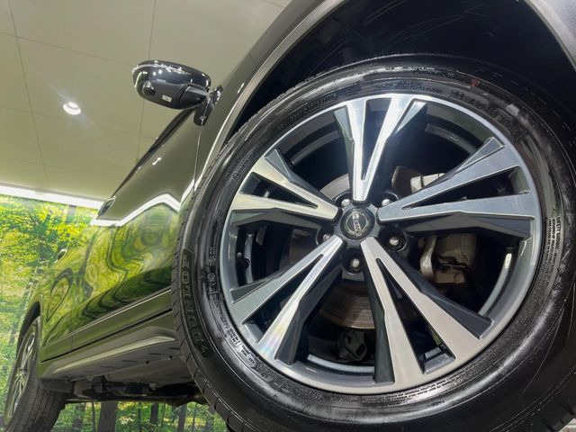 【純正18インチアルミホイール】外観にマッチした純正アルミホイールを装着しております。各種社外アルミホイールや、スタッドレスタイヤも取扱いしております。是非ご相談ください♪