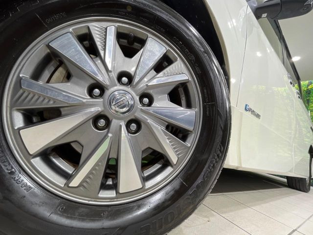 �y����15�C���`�A���~�z�C�[���z�O�ςɃ}�b�`���������A���~�z�C�[���𑕒����Ă���܂��B�e��ЊO�A���~�z�C�[����A�X�^�b�h���X�^�C�����戵�����Ă���܂��B���񂲑��k����������