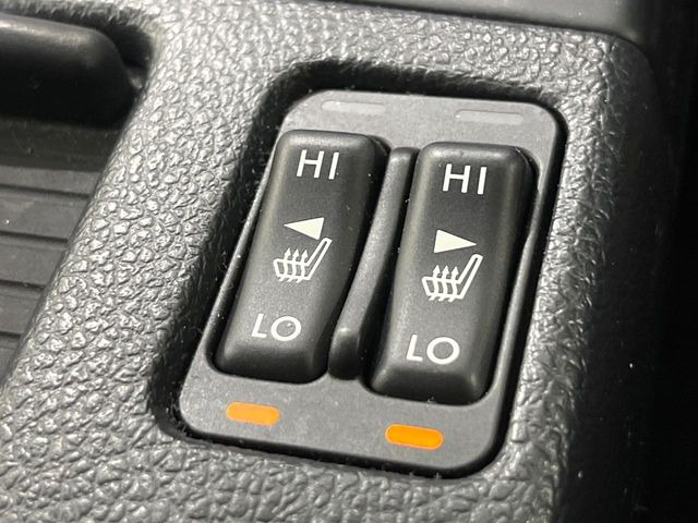 【シートヒーター】寒い日に重宝するシートヒーター!エアコンより早く温まってくれるので寒がりの人も安心ですね♪エアコンの温風は乾燥するから苦手、という方にもをおすすめです。