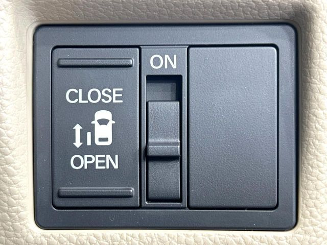 【パワースライドドア】スマートキーや運転席のスイッチでスライドドアの開閉が可能♪電動だから力を入れてドアを開ける必要が無く、小さいお子様でも、重い荷物を持っている時もラクに開け閉めできます♪