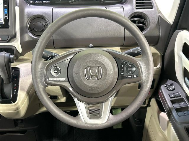 【ステアリングスイッチ】運転中、前方から目線をそらすことなく、オーディオ等の操作が可能な便利機能!安心&快適なドライブを演出してくれます♪