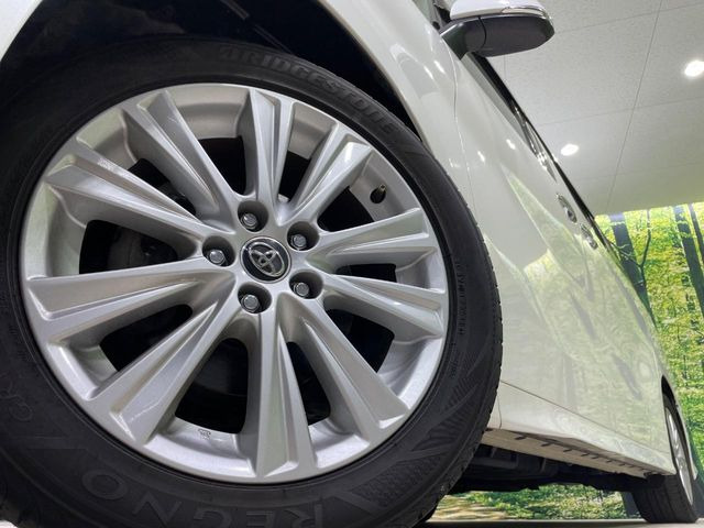 【純正18インチアルミホイール】外観にマッチした純正アルミホイールを装着しております。各種社外アルミホイールや、スタッドレスタイヤも取扱いしております。是非ご相談ください♪
