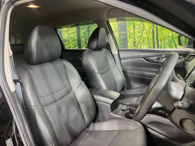 【防水シート】スノボやダイビング等でありがちな汚れや濡れも心配無用の防水シート♪雨の日に傘や荷物でシートが濡れたり、飲み物をこぼしたりした時もサッと拭いてきれいになるから大助かり♪