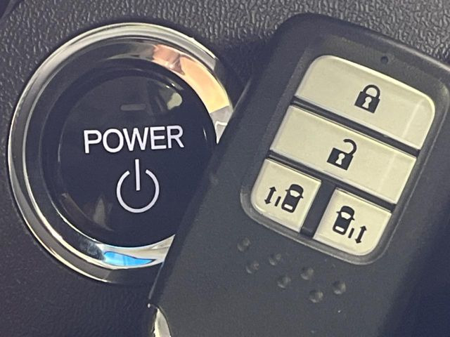 �yHonda�X�}�[�g�L�[�z�J�o����|�P�b�g�ɓ��ꂽ�܂܂ł��h�A�̎{���E�������\�ȃX�}�[�g�L�[�𑕔��B�G���W���̃I���E�I�t�����J�M�����o���K�v����������Ƃ��Ă��֗��ł���