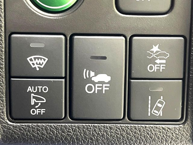 �y�z���_�Z���V���O�z���s���ɑO���̎ԗ�����F�����A�Փ˂������Ȏ��͌x��ƃu���[�L�ŏՓˉ���Ɣ�Q�y�����A�V�X�g�B�����S�Ƀh���C�u�����y���݂��������܂��B