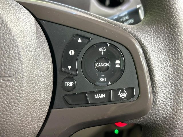 【アダプティブクルーズコントロール】高速道路での長距離走行が楽に!!自動で速度を保つクルーズコントロールが、衝突軽減システムと連携し、前方の車両を感知して車間を保つように速度調節してくれます!!