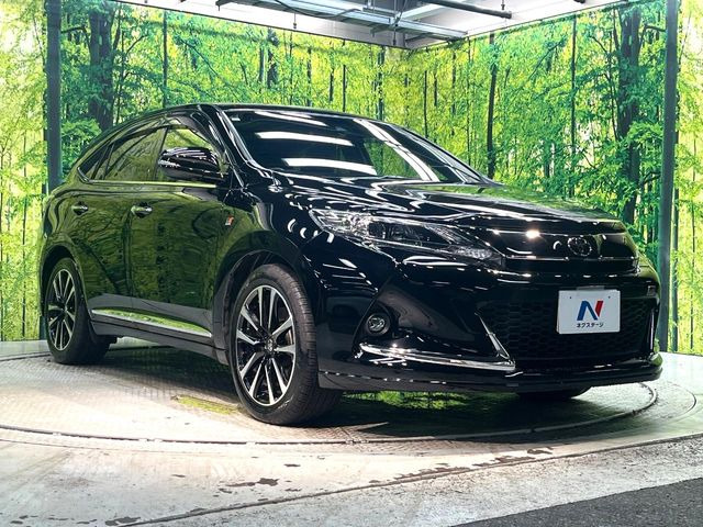 高透明度のガラス皮膜で撥水はもちろん、上質なツヤ・光沢を実現。紫外線や酸性雨から大切な愛車を保護し、色あせ・劣化を防止。「弾スプラッシュコート」、「弾プリミッサコート」からお選びいただけます。