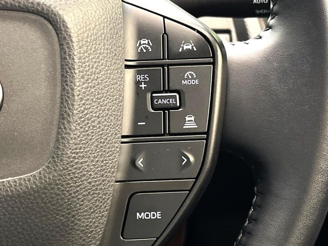 【レーダークルーズコントロール】高速道路での長距離走行が楽に!!自動で速度を保つクルーズコントロールが、衝突軽減システムと連携し、前方の車両を感知して車間を保つように速度調節してくれます!!