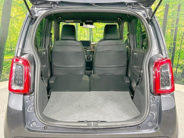 ���i�̂���������ʋ΁A���}���ɏ\���ȉ׎��X�y�[�X���m�ۂ��Ă���܂��B�Z�J���h�V�[�g��|���ƁA�傫�ȉו��̐ύڂ��\�ł���