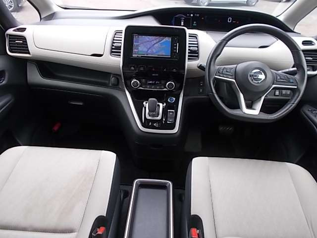 セレナ1.2 e-POWER ハイウェイスター V