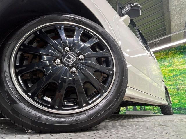 【純正15インチアルミホイール】外観にマッチした純正アルミホイールを装着しております。各種社外アルミホイールや、スタッドレスタイヤも取扱いしております。是非ご相談ください♪