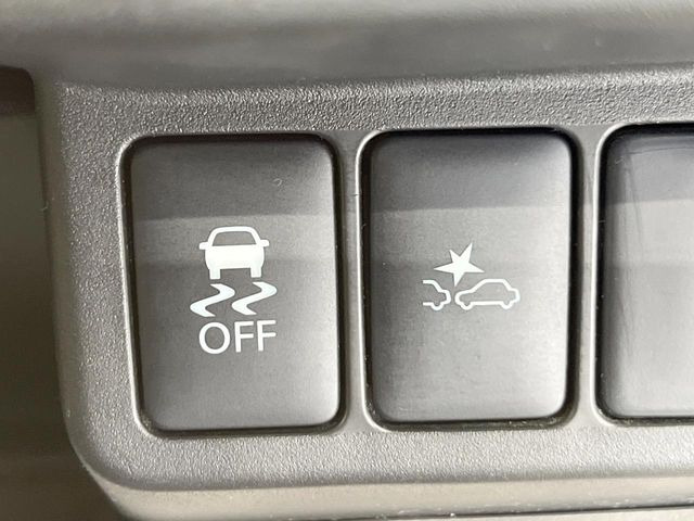 �y������h�~���u�z�ԗ��̉���������m����ƁA�����I�Ɏԗ��̐i�s������ۂ悤�Ɏԗ��𐧌䂵�܂��B�J�̓��ȂǊ���₷���H�ʏ󋵂ł����S�ȉ^�]���\�ł��B