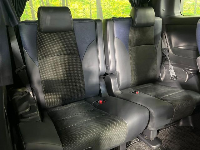 3列目シートはもちろん状態良好☆大人でもゆったりと座って頂けますので、大人数でのお出かけもラクラクです♪ご家族で、気の知れた仲間で、ドライブに行くのが楽しみですね♪
