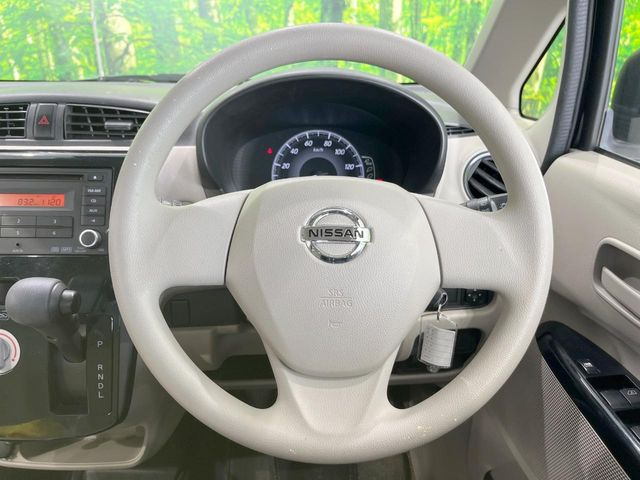 �C���e���A�ɍ��킹���f�U�C���̃X�e�A�����O�́A�^�]�������̂��Ƃ��l���A�^�]���₷���`��A�傫���ł��B�����x�A���ۂɐG���Ă��m���߂��������B