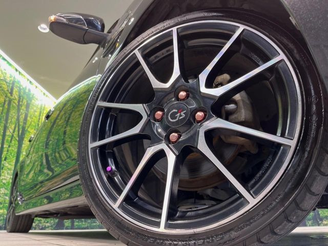 【純正アルミホイール】外観にマッチした純正アルミホイールを装着しております。各種社外アルミホイールや、スタッドレスタイヤも取扱いしております。是非ご相談ください♪