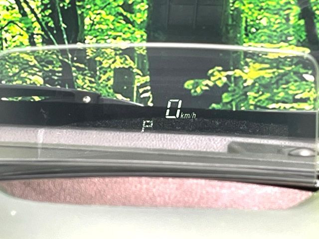 �y�w�b�h�A�b�v�f�B�X�v���C�z���݂̑��x�⑖�s�����f�W�^���\���ŉ^�]�ȑO���̃K���X�ɓ��e!�^�]���A�ڐ������炳���K�v�ȏ����m�F�ł���̂łƂ��Ă��֗��ň��S!