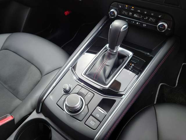 電動サイドブレーキ、オートホールド装備♪