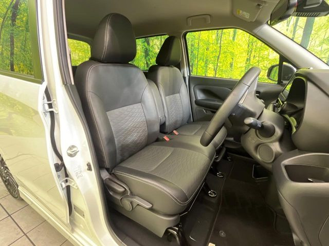 運転席シート廻りは使用感も少なく、良好な状態となっています。丁寧に使われていたことがよくわかりますね。