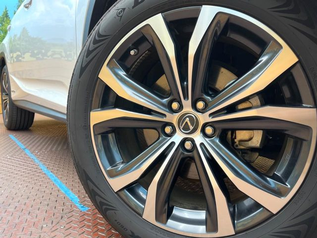 【純正20インチアルミホイール】外観にマッチした純正アルミホイールを装着しております。各種社外アルミホイールや、スタッドレスタイヤも取扱いしております。是非ご相談ください♪