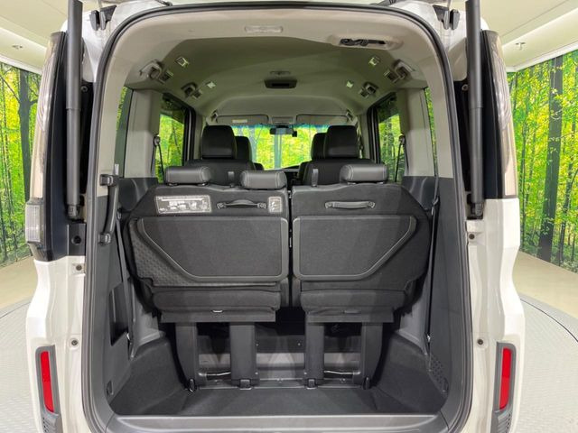 ���i�̂���������ʋ΁A���}���ɏ\���ȉ׎��X�y�[�X���m�ۂ��Ă���܂��B�Z�J���h�V�[�g��|���ƁA�傫�ȉו��̐ύڂ��\�ł���