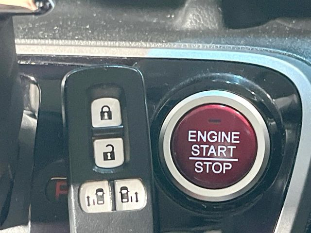 �yHonda�X�}�[�g�L�[�z�J�o����|�P�b�g�ɓ��ꂽ�܂܂ł��h�A�̎{���E�������\�ȃX�}�[�g�L�[�𑕔��B�G���W���̃I���E�I�t�����J�M�����o���K�v����������Ƃ��Ă��֗��ł���