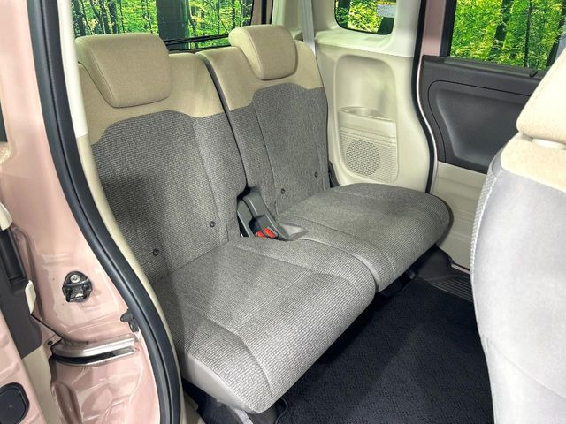 後部座席も気になるようなキズ・汚れやへたり等、大きなダメージはなく、良好な状態です。