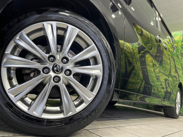 【純正18インチアルミホイール】外観にマッチした純正アルミホイールを装着しております。各種社外アルミホイールや、スタッドレスタイヤも取扱いしております。是非ご相談ください♪