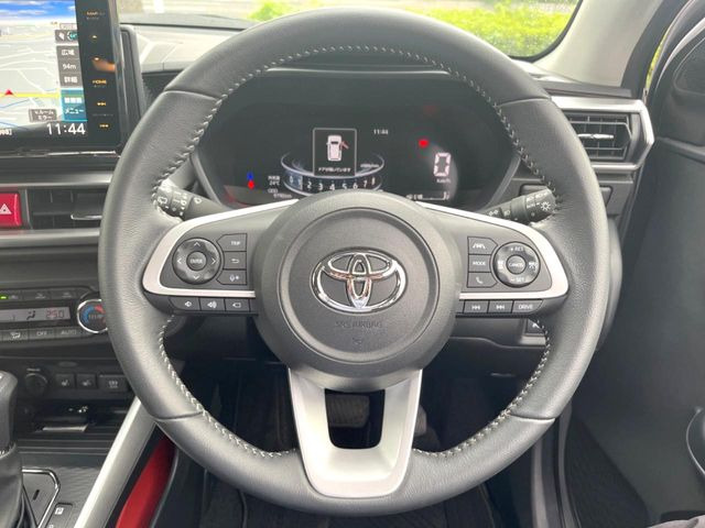 �y���������C���`�A���~�z�C�[���z�O�ςɃ}�b�`���������A���~�z�C�[���𑕒����Ă���܂��B�e��ЊO�A���~�z�C�[����A�X�^�b�h���X�^�C�����戵�����Ă���܂��B���񂲑��k����������