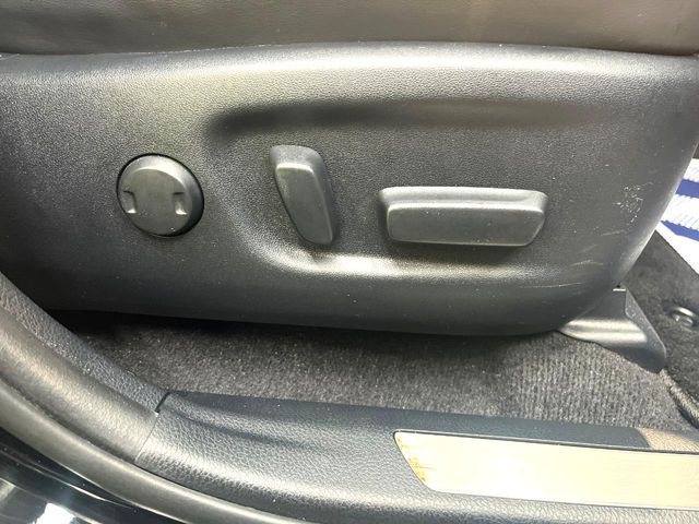 【パワーシート】スイッチ一つで簡単にシートの微調整が可能!電動だから力もいりません!快適なシートポジションにセットして、快適なドライブをお楽しみください。