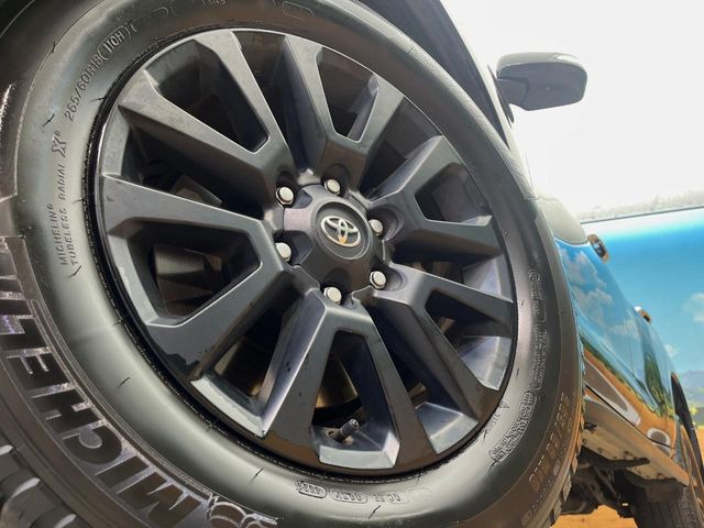 �y����18�C���`�A���~�z�C�[���z�O�ςɃ}�b�`���������A���~�z�C�[���𑕒����Ă���܂��B�e��ЊO�A���~�z�C�[����A�X�^�b�h���X�^�C�����戵�����Ă���܂��B���񂲑��k����������