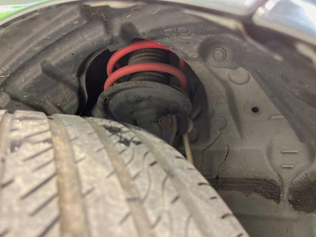 お車を安心してお乗りいただく為には、足回りの定期点検が欠かせません。サービスサポート(有償保証)では無料点検もご提供しており、安心のカーライフをお過ごしいただけるサポート体制が整っています。