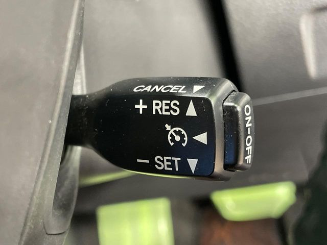 �y�N���[�Y�R���g���[���z�������H�����N���N���s�B�A�N�Z���𗣂��Ă���葬�x�ő��s���ł��A�������^�]���̕��S���y��!�����E�������ȒP�ȃX�C�b�`����Œ����ł��܂��B