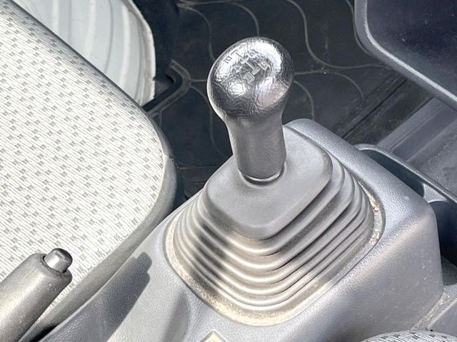 【フロア5速MT】走りの5速MT!!スポーティーな走行をお楽しみいただけます♪