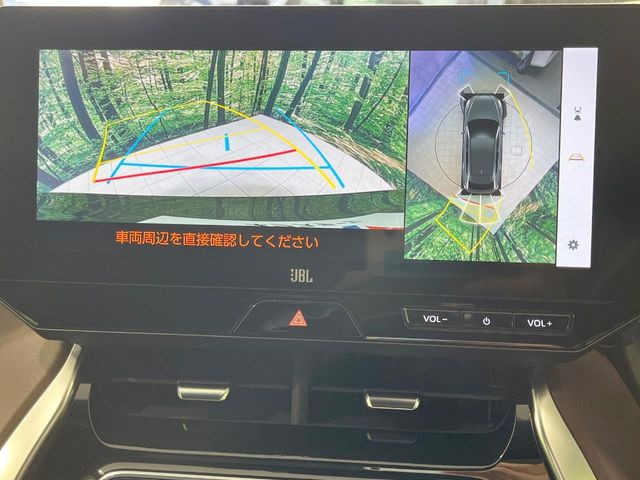 【パノラミックビューモニター】専用のカメラにより、上から見下ろしたような視点で360度クルマの周囲を確認することができます☆死角部分も確認しやすく、狭い場所での切り返しや駐車もスムーズに行えます。