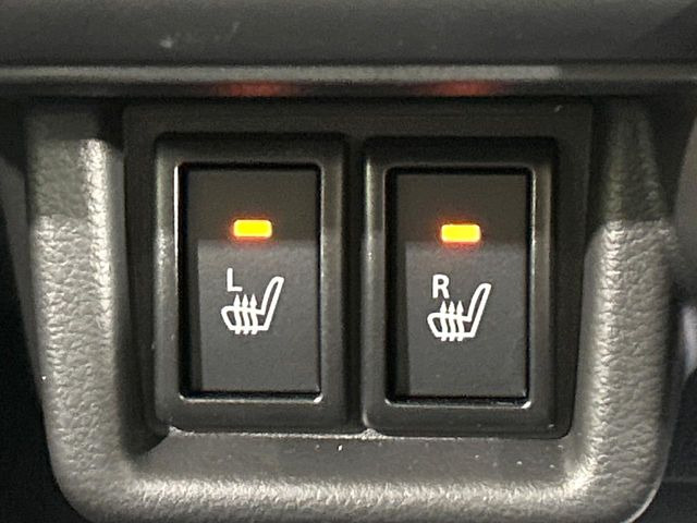 【シートヒーター】寒い日に重宝するシートヒーター!エアコンより早く温まってくれるので寒がりの人も安心ですね♪エアコンの温風は乾燥するから苦手、という方にもをおすすめです。