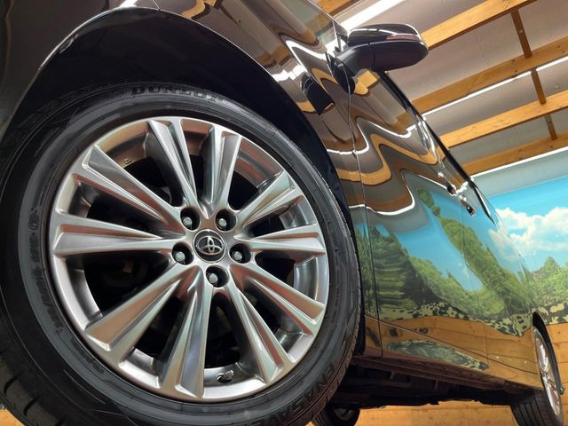 �y����18�C���`�A���~�z�C�[���z�O�ςɃ}�b�`���������A���~�z�C�[���𑕒����Ă���܂��B�e��ЊO�A���~�z�C�[����A�X�^�b�h���X�^�C�����戵�����Ă���܂��B���񂲑��k����������