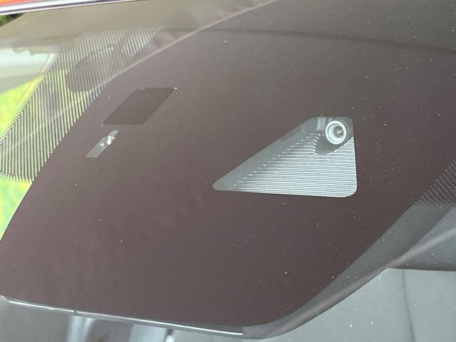 �y�X�}�[�g�V�e�B�u���[�L�T�|�[�g�z�ᑬ���s���ɑO���̎ԗ�����F�����A�Փ˂������Ȏ��͌x��ƃu���[�L�ŏՓˉ���Ɣ�Q�y�����A�V�X�g�B�����S�Ƀh���C�u�����y���݂��������܂��B