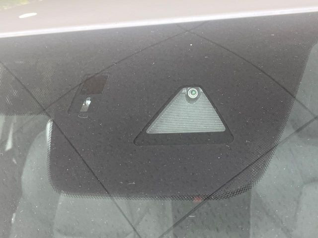 �y�X�}�[�g�V�e�B�u���[�L�T�|�[�g�z�ᑬ���s���ɑO���̎ԗ�����F�����A�Փ˂������Ȏ��͌x��ƃu���[�L�ŏՓˉ���Ɣ�Q�y�����A�V�X�g�B�����S�Ƀh���C�u�����y���݂��������܂��B