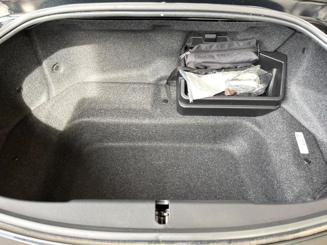 ���i�̂���������ʋ΁A���}���ɏ\���ȉ׎��X�y�[�X���m�ۂ��Ă���܂��B