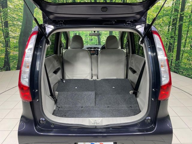 積み下ろしのしやすいデッキにはたっぷりと荷物を積み込んでいただけます。遊びから仕事まで、様々なシーンで頼れます♪