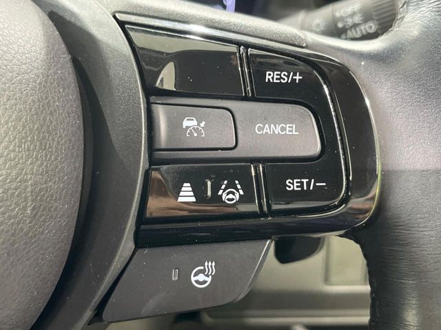 【アダプティブクルーズコントロール】高速道路での長距離走行が楽に!!自動で速度を保つクルーズコントロールが、衝突軽減システムと連携し、前方の車両を感知して車間を保つように速度調節してくれます!!