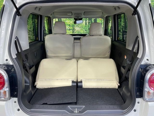 ���i�̂���������ʋ΁A���}���ɏ\���ȉ׎��X�y�[�X���m�ۂ��Ă���܂��B�Z�J���h�V�[�g��|���ƁA�傫�ȉו��̐ύڂ��\�ł���