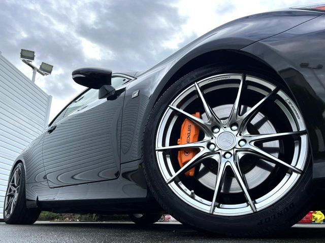 【19インチアルミホイール】外観にマッチしたアルミホイールを装着しております。各種アルミホイールや、スタッドレスタイヤも取扱いしております。是非ご相談ください♪